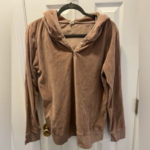 Kate Quinn women’s hoodie size L